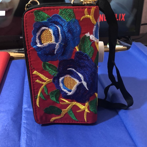 Oaxaca Wallet. Red with blue embroidered flowers. - Picture 3 of 7